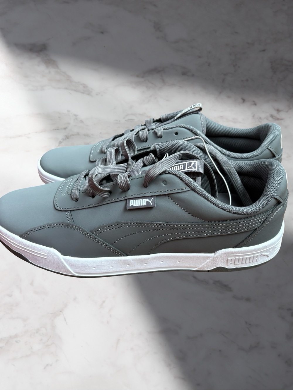 New PUMA Men's Skate
Sneakers Lace Up Court Shoes
Color Gray Size 10.5 - Picture 3 of 7